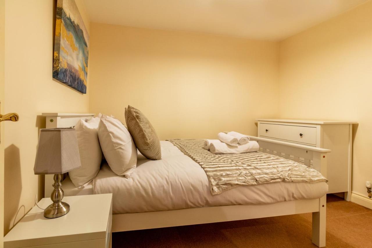 Host & Stay - Hillbrook House Apartment เกรทมัลเวิร์น ภายนอก รูปภาพ