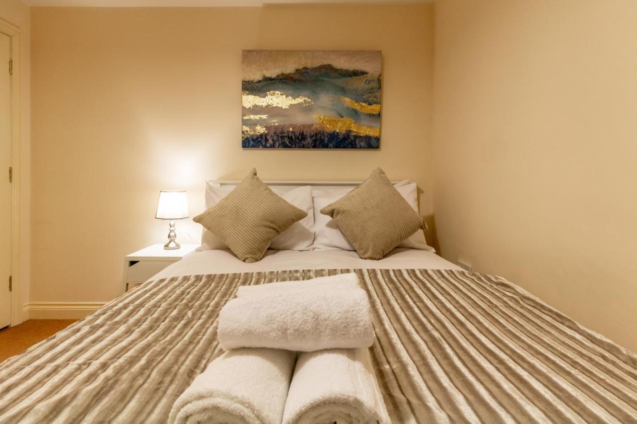Host & Stay - Hillbrook House Apartment เกรทมัลเวิร์น ภายนอก รูปภาพ