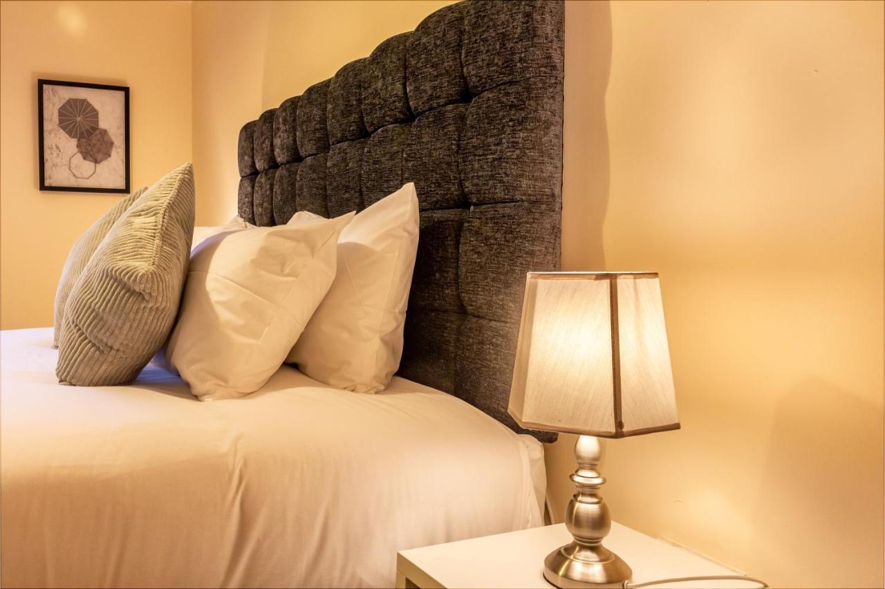 Host & Stay - Hillbrook House Apartment เกรทมัลเวิร์น ภายนอก รูปภาพ