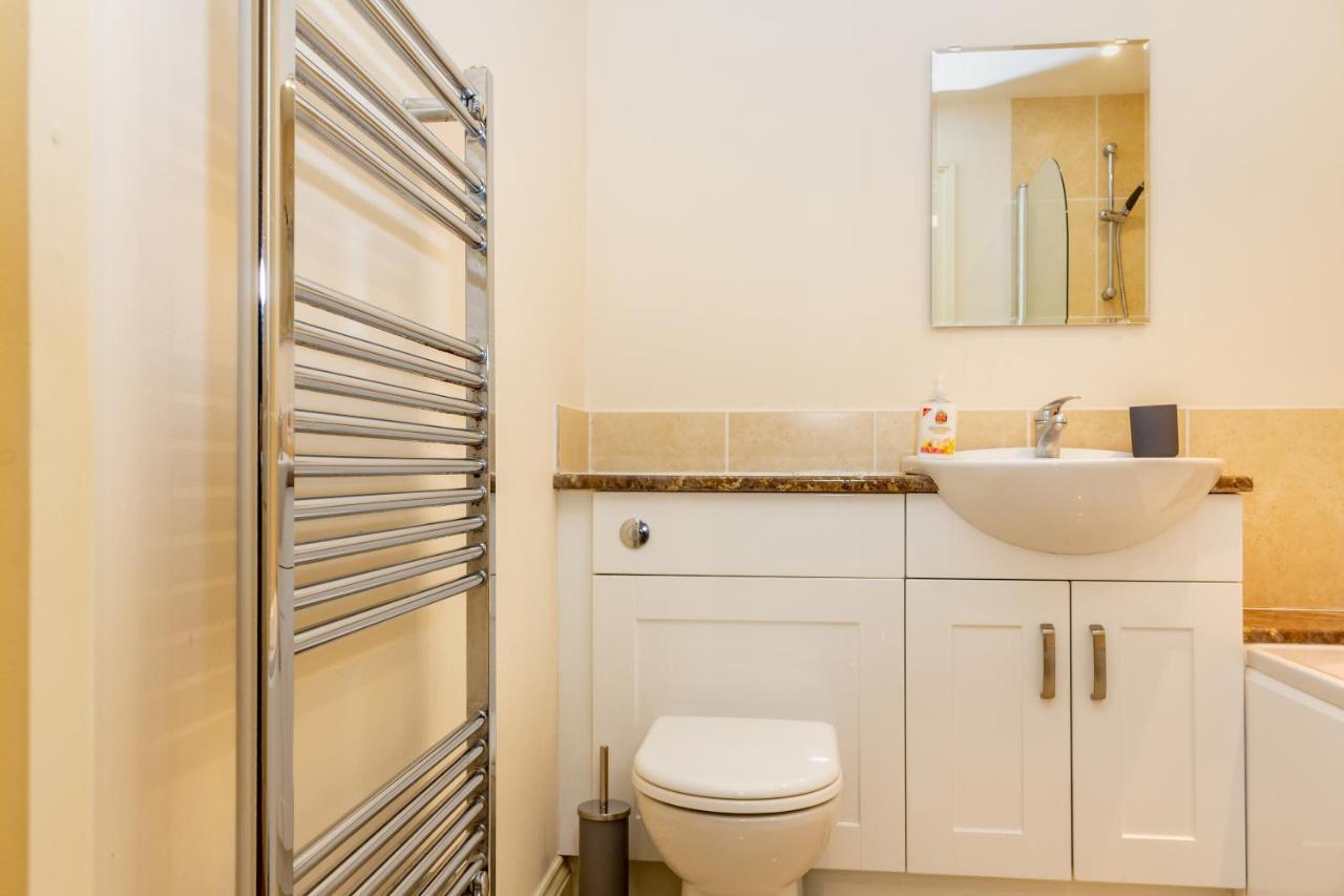 Host & Stay - Hillbrook House Apartment เกรทมัลเวิร์น ภายนอก รูปภาพ