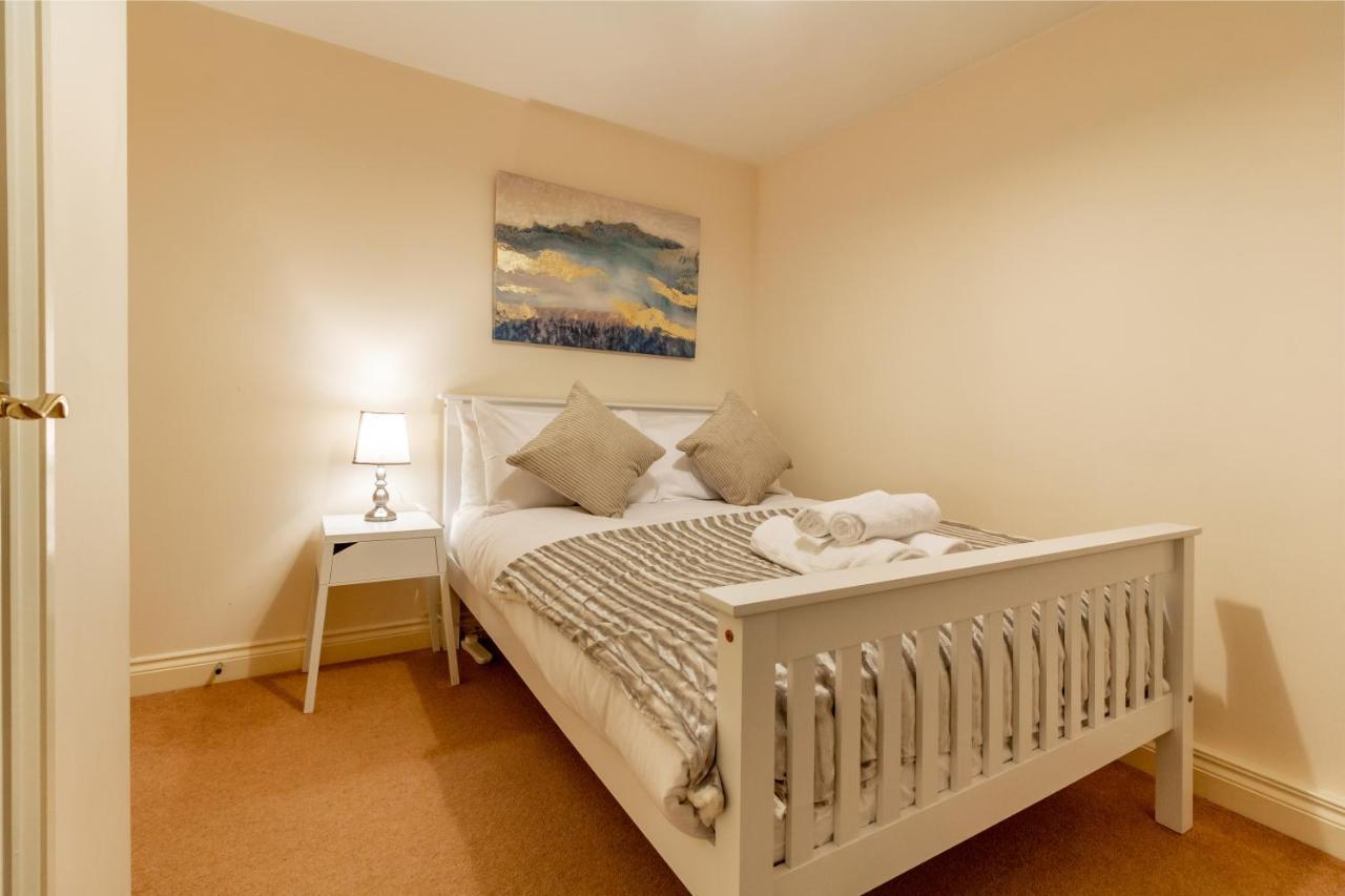 Host & Stay - Hillbrook House Apartment เกรทมัลเวิร์น ภายนอก รูปภาพ